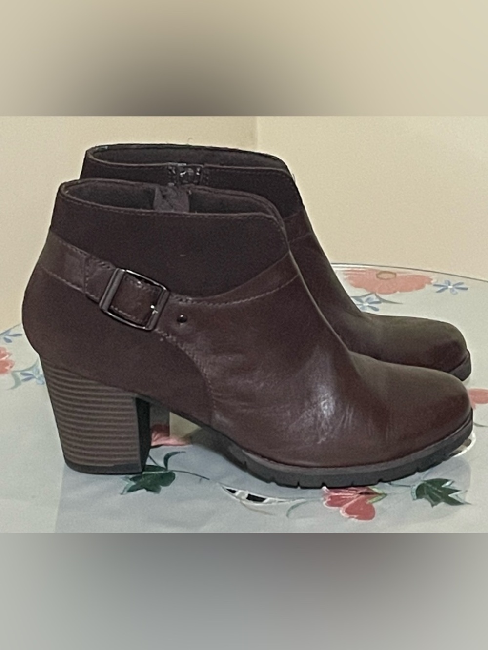 Clark’s Women's Brown Leather Heeled Ankle Boots Size 9